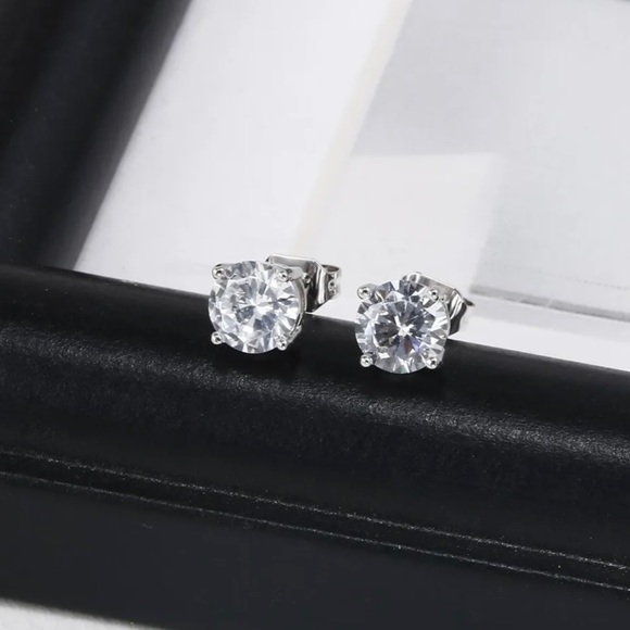 925 sterling Silver crystal stud Earrings - Picture 2 of 3